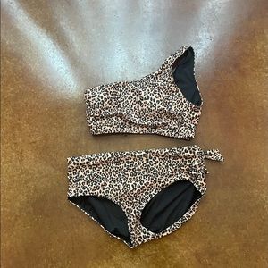 Simone Bottoms, Pursuit - Large
Pursuit Icon Swim Crop - Medium. Worn once.